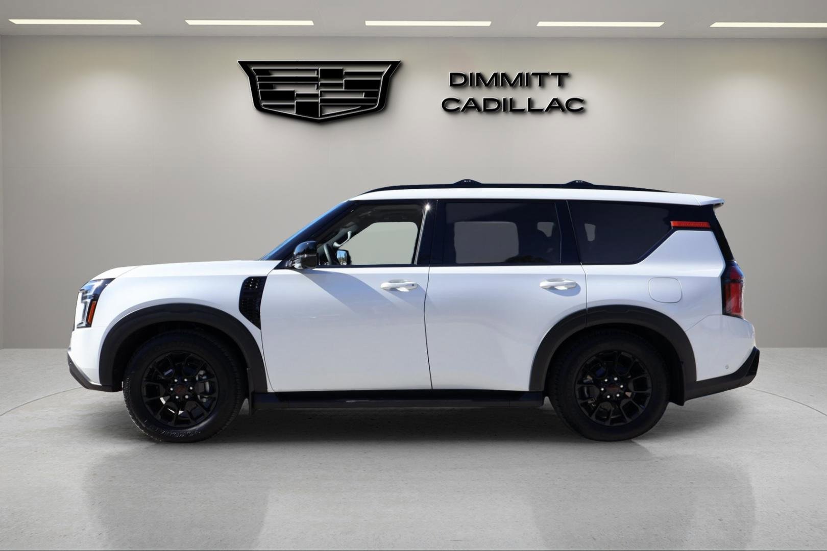 Used 2025 Nissan Armada PRO-4X w/ Pro-4X Premium Package image 2