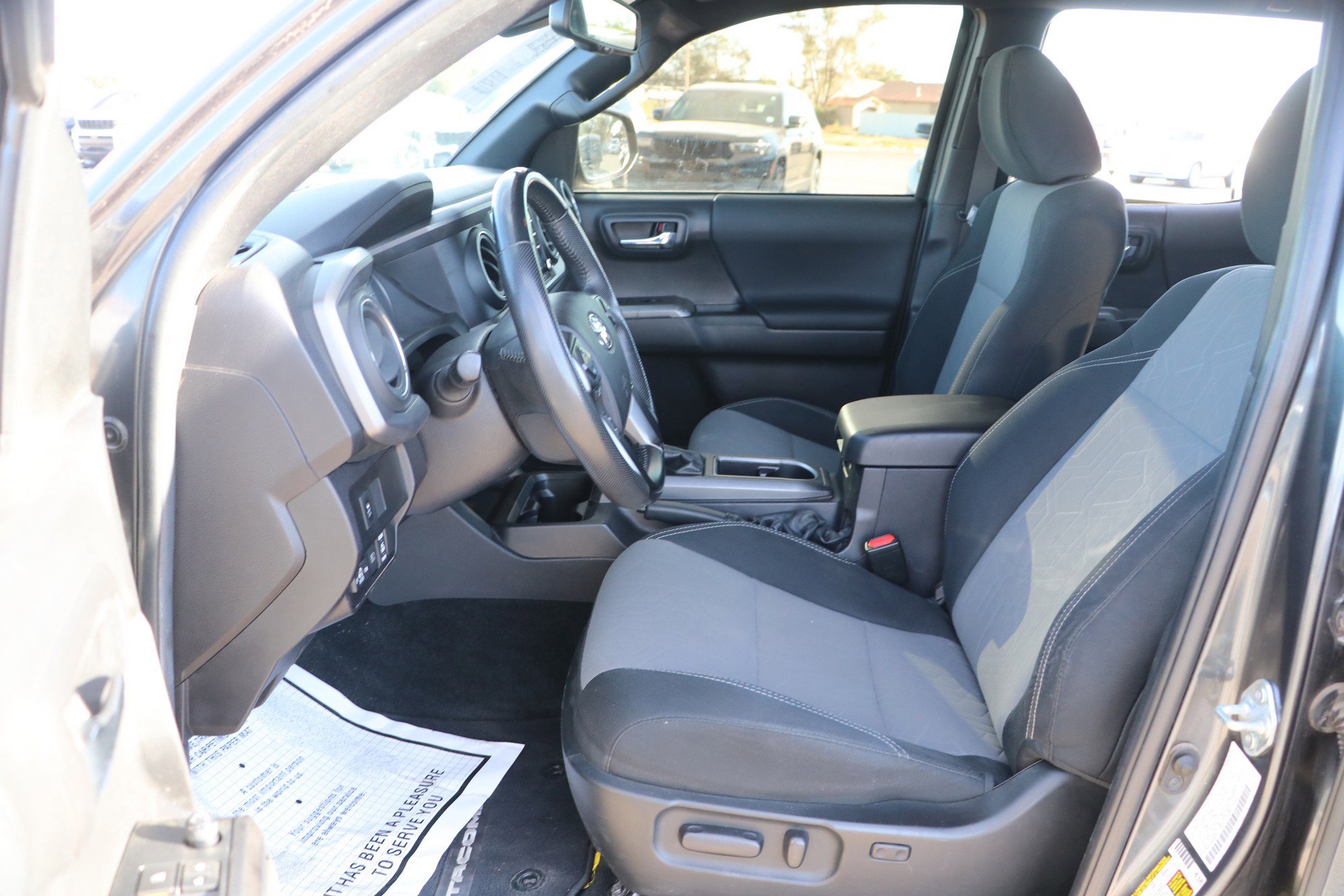 Used 2022 Toyota Tacoma TRD Off-Road image 12