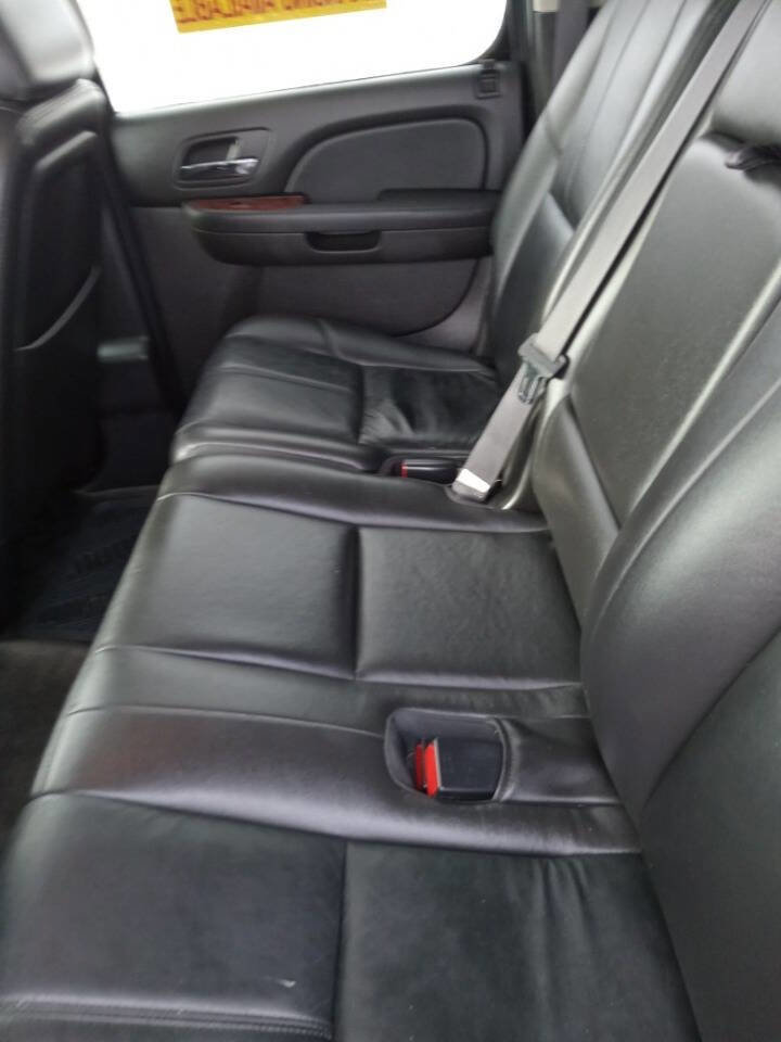 Used 2012 Chevrolet Suburban LT w/ Luxury Package image 7