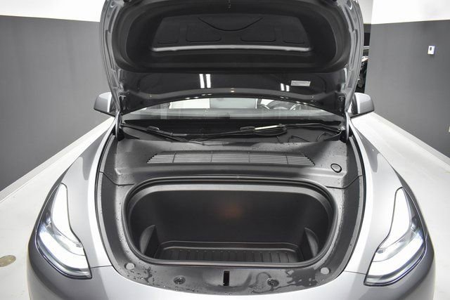 Used 2025 Tesla Model Y Long Range image 32