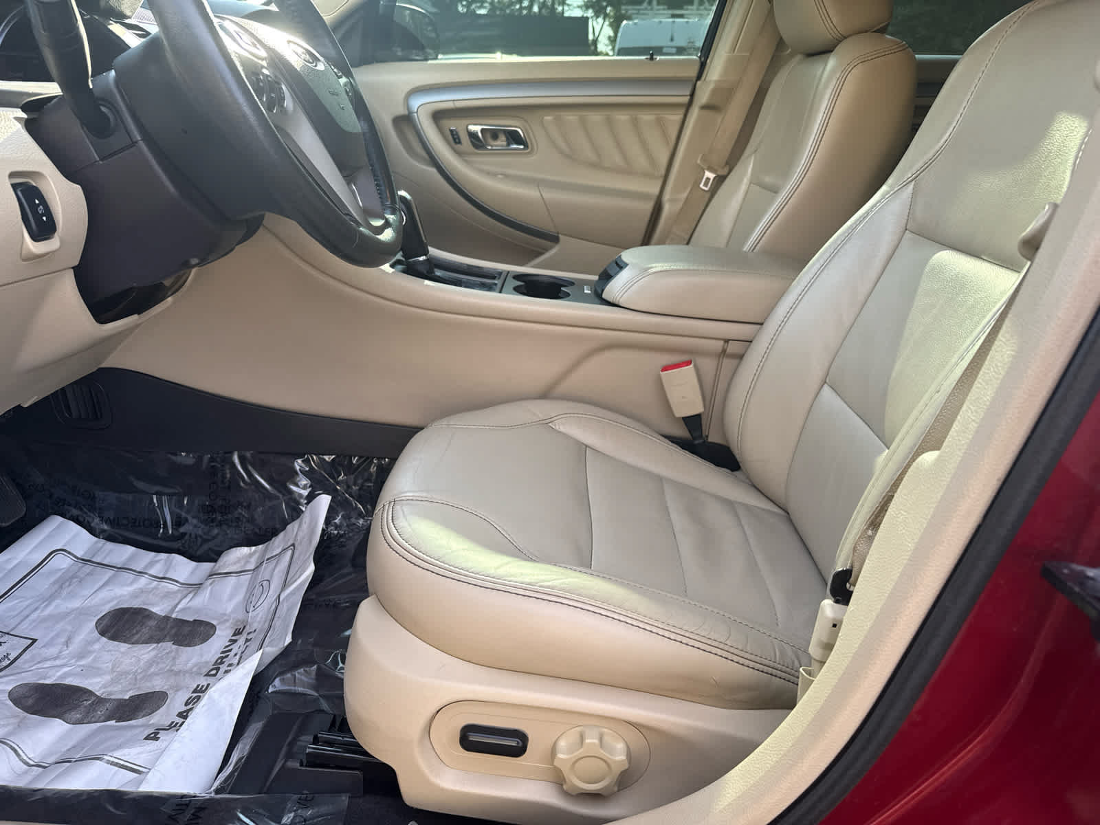 Used 2018 Ford Taurus SEL w/ Equipment Group 201A FWD image 11