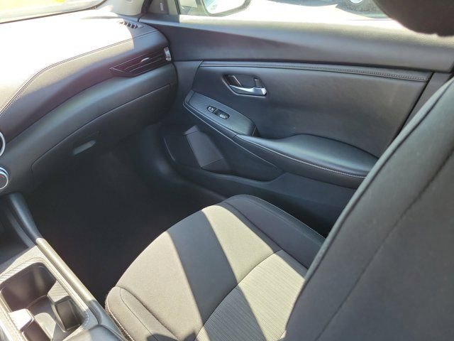 Used 2023 Nissan Sentra SV image 4