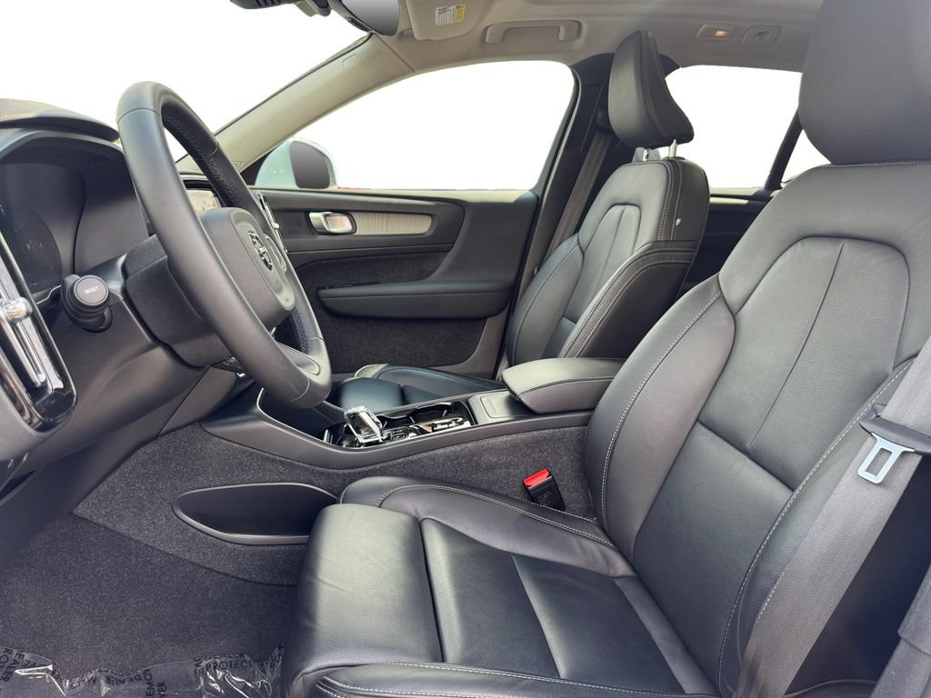 Certified 2024 Volvo XC40 B5 Plus w/ Protection Package Premier AWD/4WD image 13