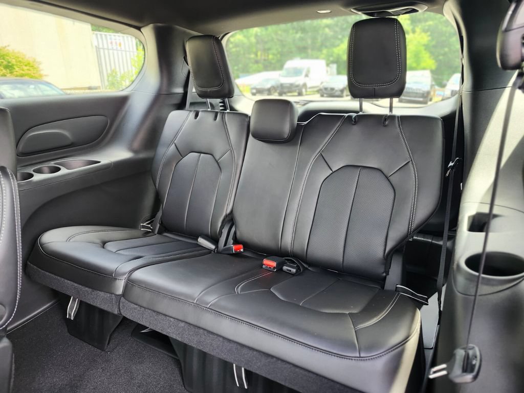 New 2026 Chrysler Pacifica Select w/ S Appearance Package AWD/4WD image 17