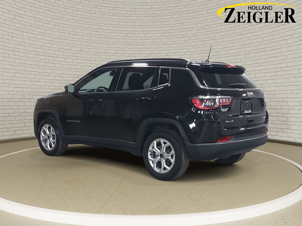 Used 2025 Jeep Compass Latitude AWD/4WD image 7