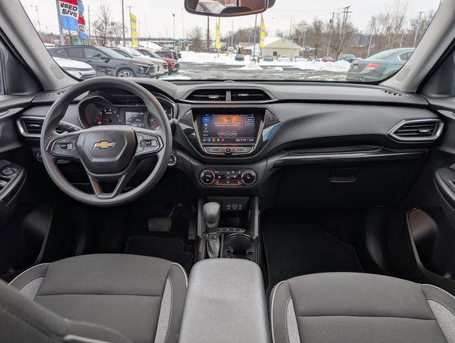 Used 2023 Chevrolet TrailBlazer LT w/ Convenience Package image 11