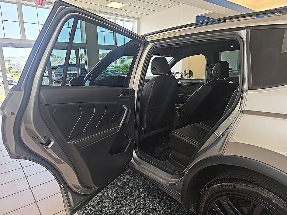 Used 2022 Volkswagen Tiguan SE R-Line AWD/4WD image 27