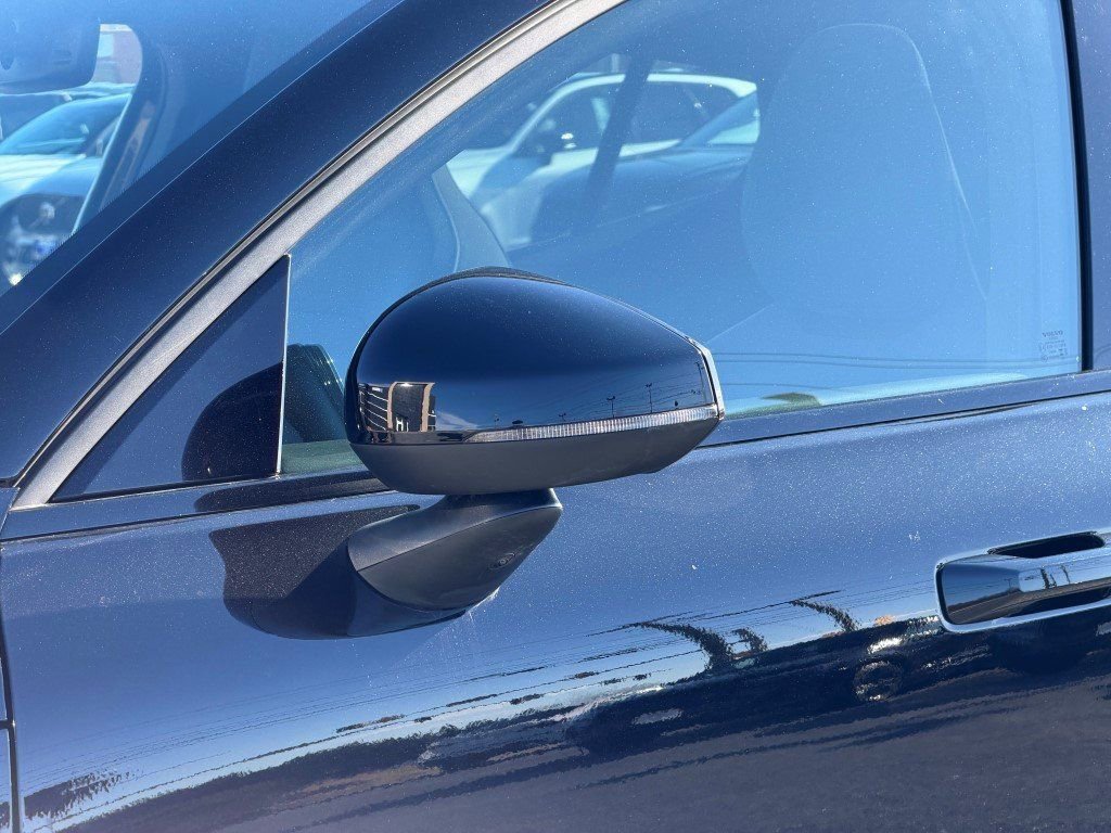 Certified 2025 Volvo EX30 Ultra image 9