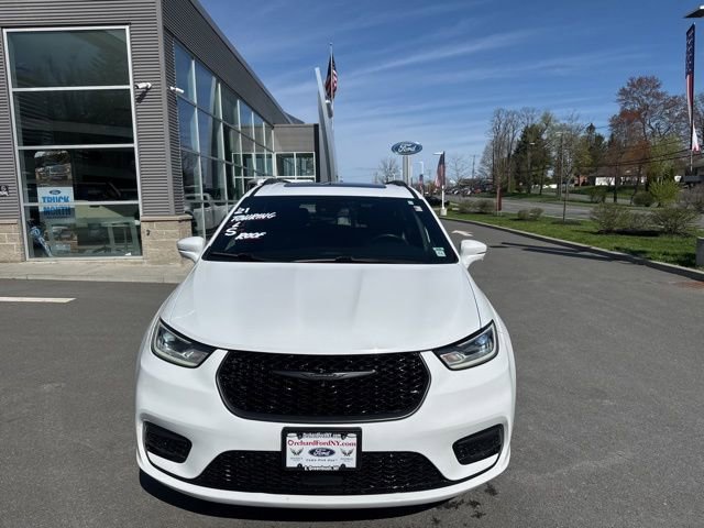 Used 2021 Chrysler Pacifica Touring-L w/ Premium & Safety Sphere Group image 3