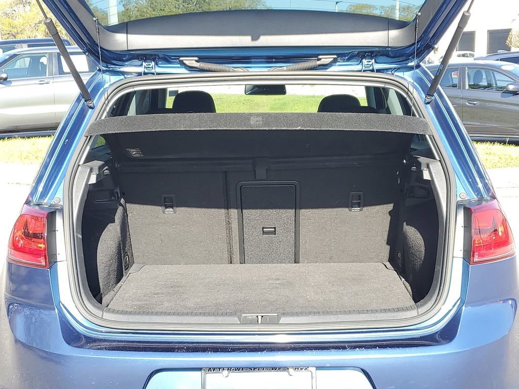 Used 2017 Volkswagen Golf S image 6