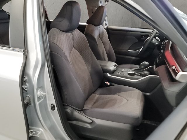 Used 2023 Toyota Highlander L FWD image 18