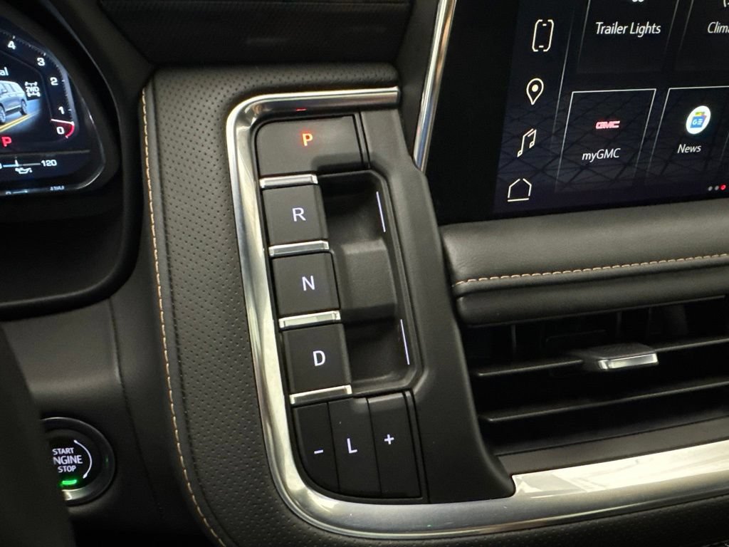 Used 2024 GMC Yukon AT4 w/ Technology Package AWD/4WD image 45