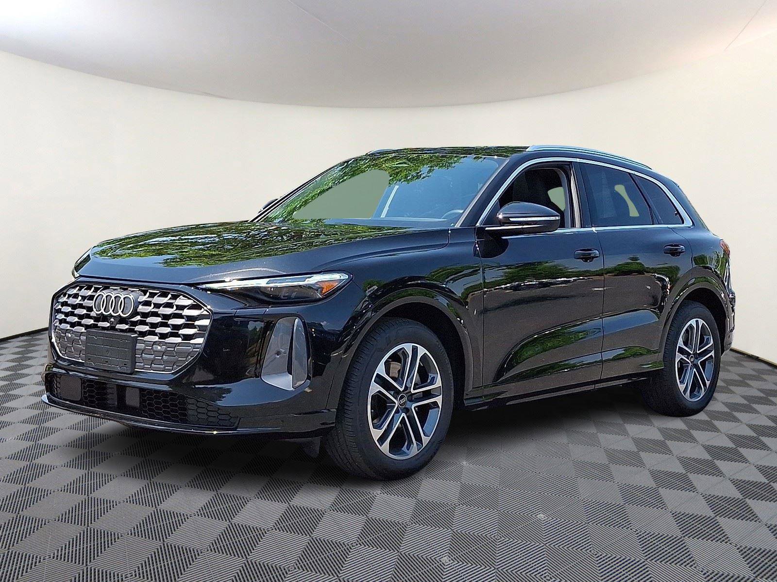 Certified 2025 Audi Q5 Prestige AWD/4WD image 3