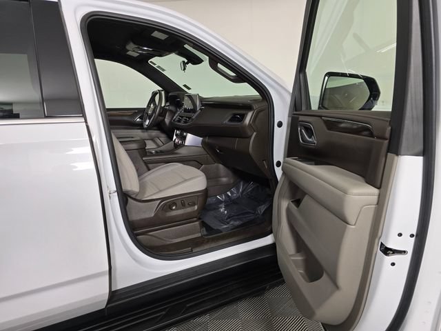 Used 2022 GMC Yukon XL SLE w/ Gmc Pro Safety Plus Package AWD/4WD image 12