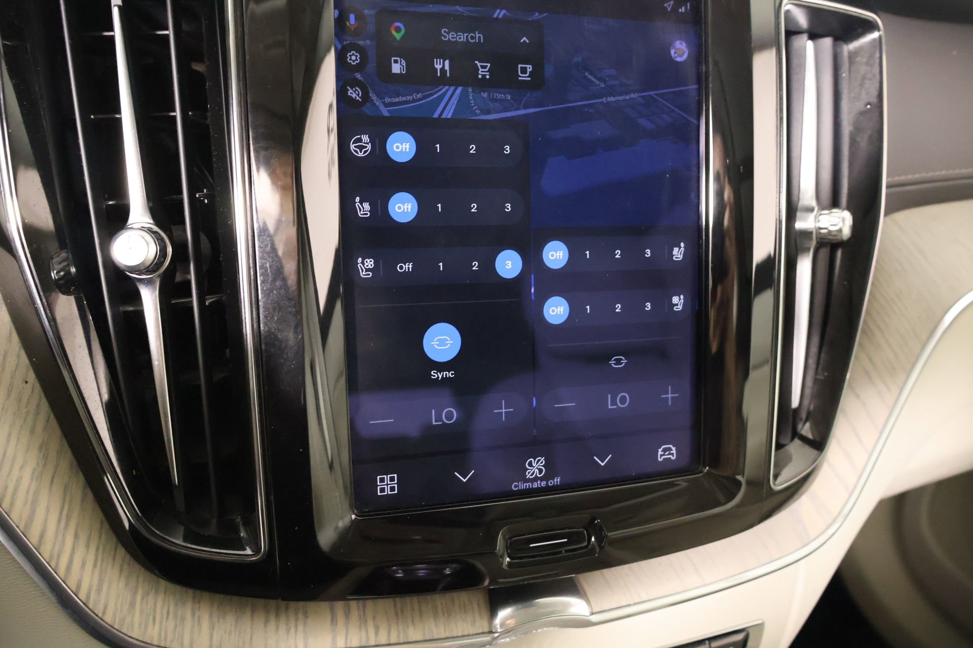 Used 2023 Volvo XC60 B5 Ultimate w/ Climate Package image 8