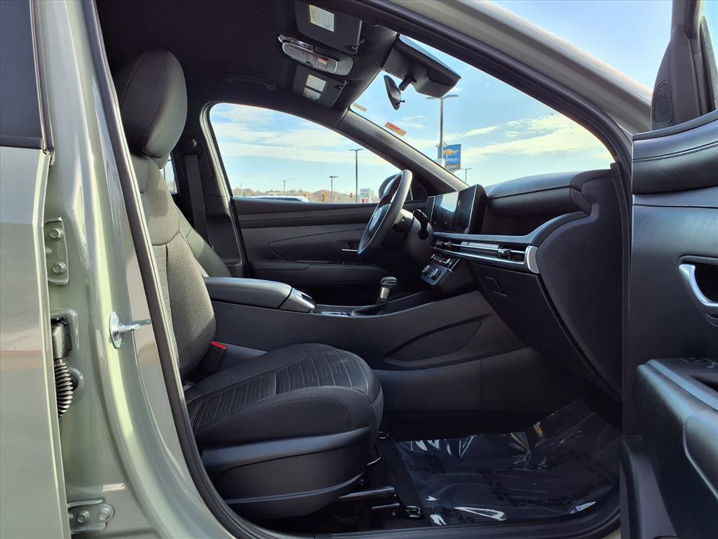 Used 2025 Hyundai Santa Cruz SE image 22