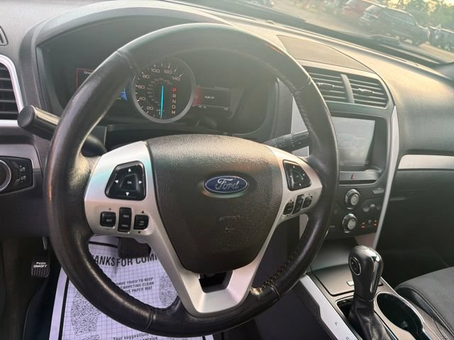 Used 2015 Ford Explorer XLT w/ Equipment Group 202B AWD/4WD image 14