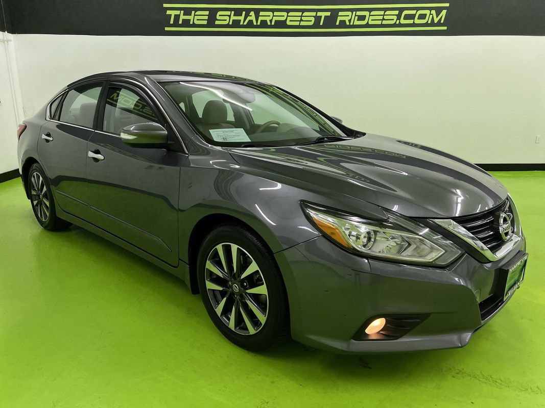Used 2017 Nissan Altima 2.5 SV w/ Convenience Package FWD image 2