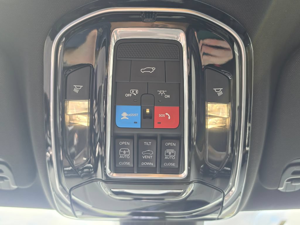 Used 2025 Jeep Grand Wagoneer 4WD w/ 8-Passenger Seating Package image 28