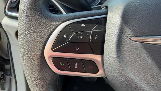 Used 2017 Chrysler Pacifica Touring Plus w/ Tire & Wheel Group FWD image 26