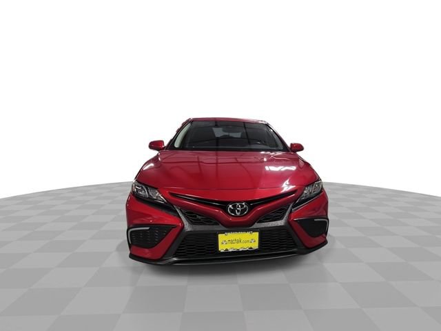 Used 2022 Toyota Camry SE w/ Convenience Package FWD image 3