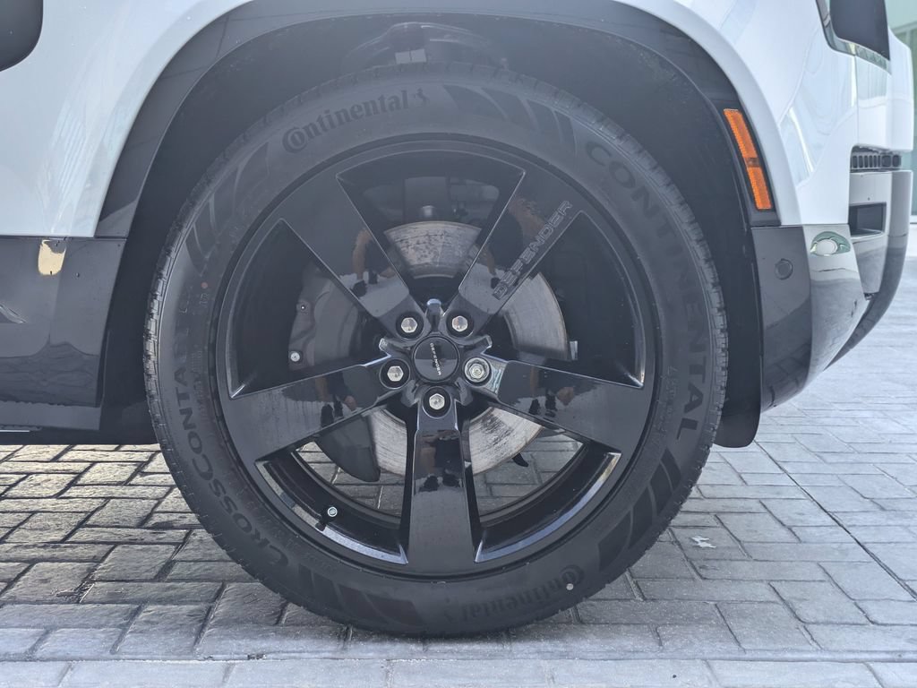 New 2026 Land Rover Defender 130 X-Dynamic SE AWD/4WD image 12