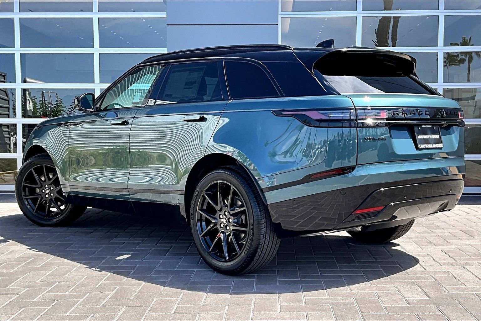 New 2026 Land Rover Range Rover Velar Dynamic SE image 3