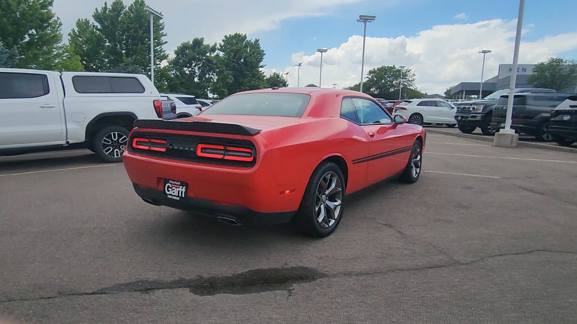 Used 2016 Dodge Challenger SXT w/ Driver Convenience Group RWD image 5