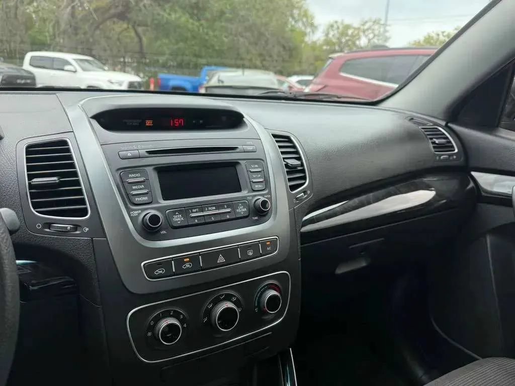 Used 2015 Kia Sorento LX FWD image 12