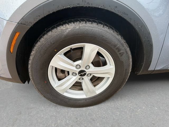 Used 2024 Kia Sorento LX FWD image 11