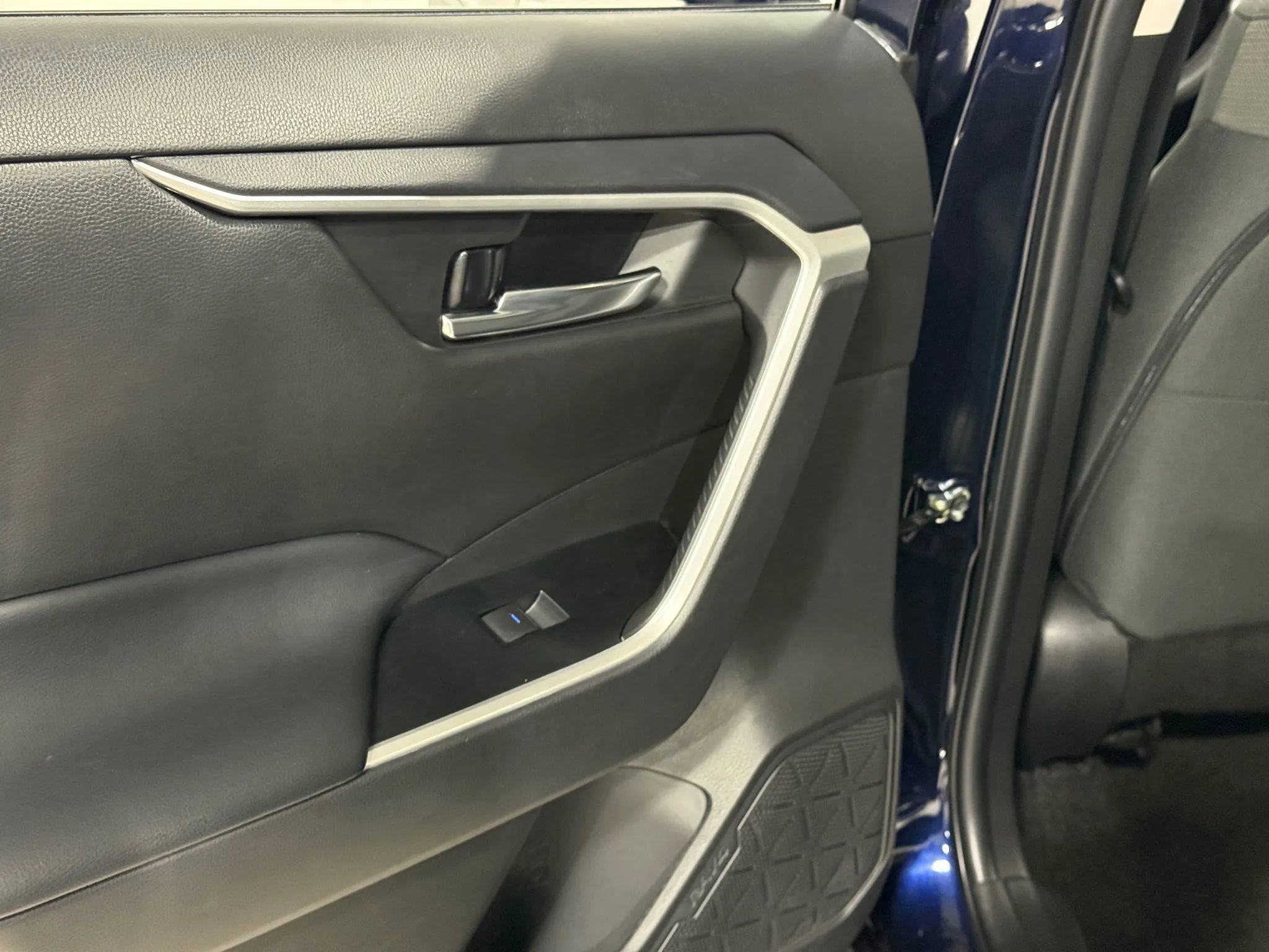 Used 2022 Toyota RAV4 XLE w/ Convenience Package image 62