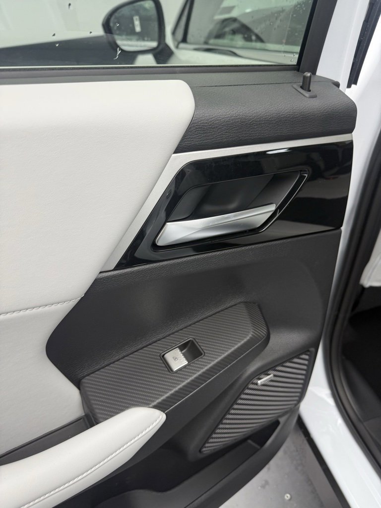 New 2025 Mitsubishi Outlander SE image 29