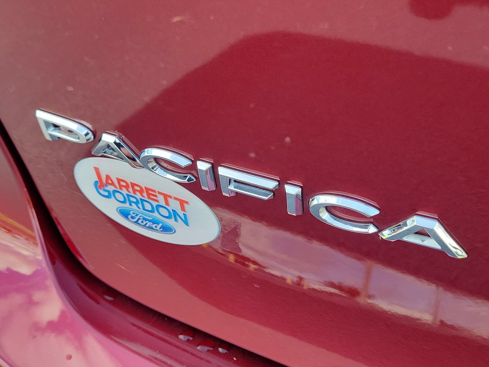 Used 2023 Chrysler Pacifica Touring-L FWD image 6