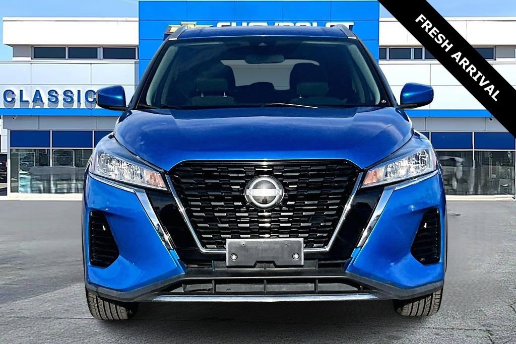 Used 2023 Nissan Kicks SV image 2