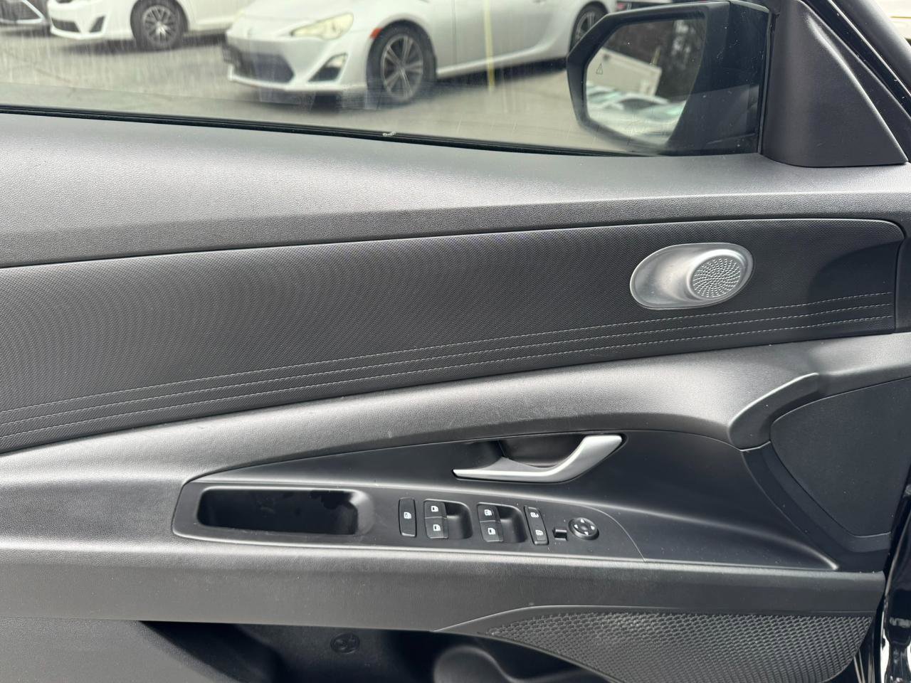 Used 2021 Hyundai Elantra SE w/ Cargo Package image 9