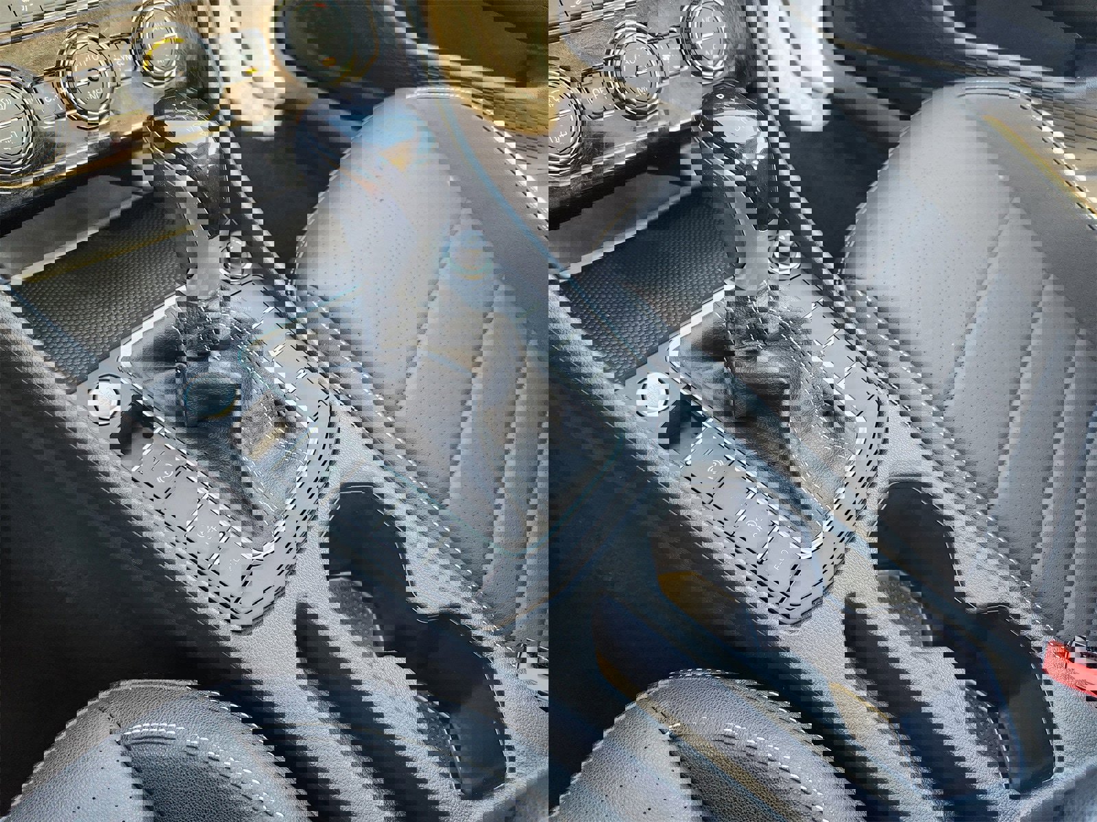 Used 2024 Volkswagen Jetta SE image 28