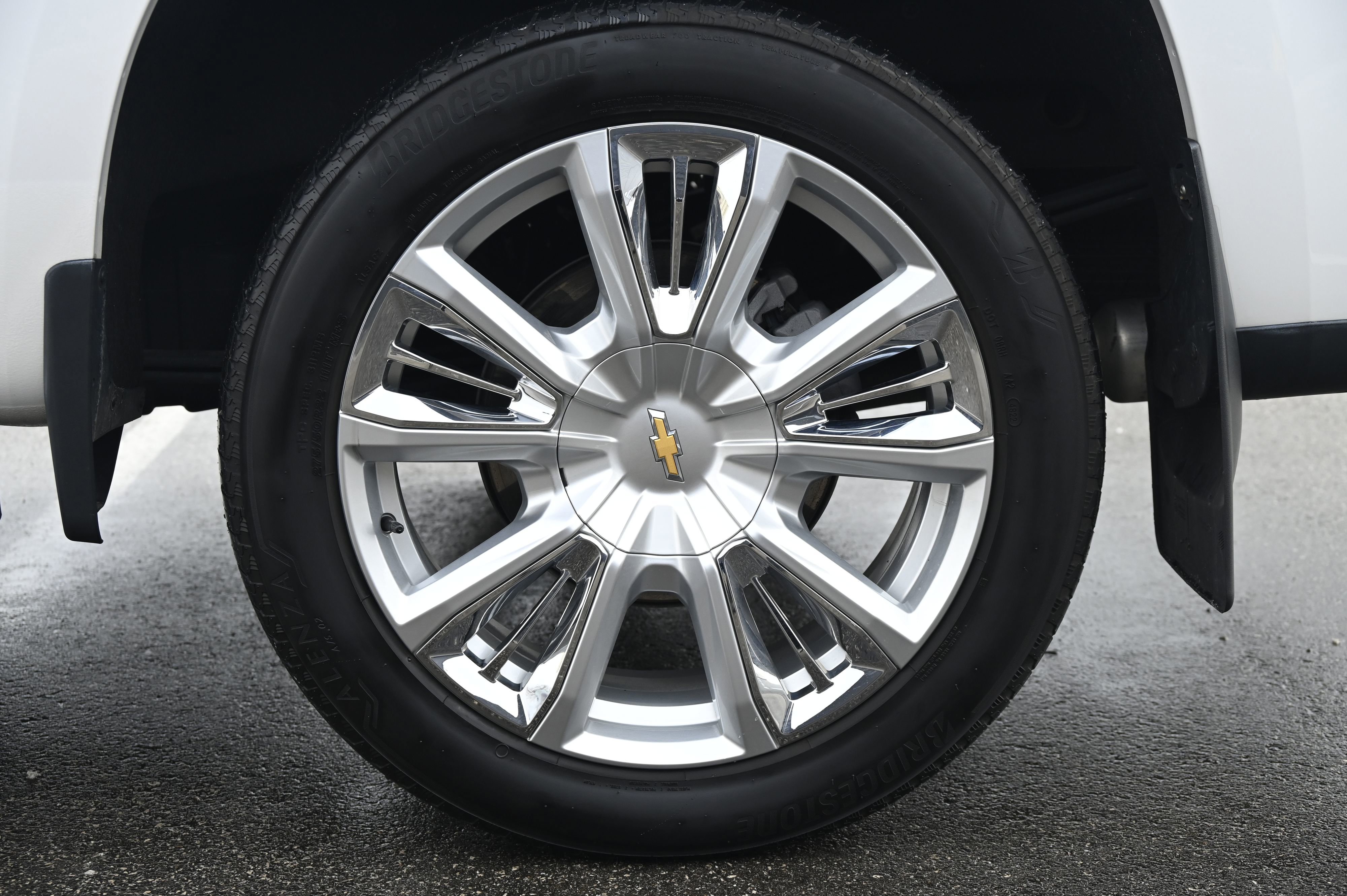 Used 2023 Chevrolet Silverado 1500 High Country w/ Technology Package image 13