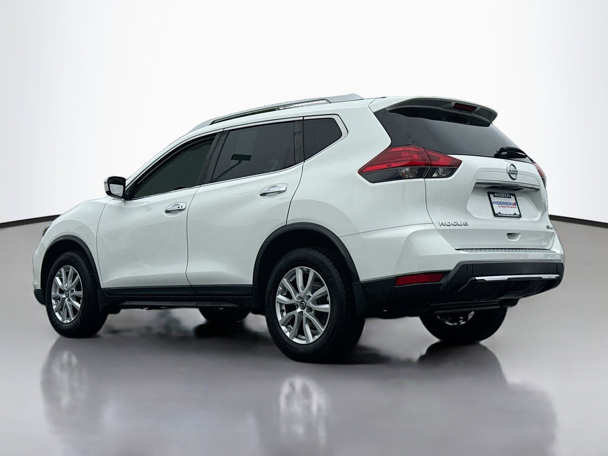 Used 2017 Nissan Rogue SV AWD/4WD image 14