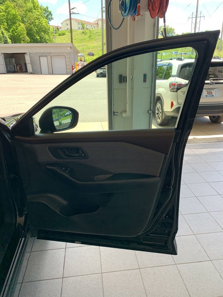 Used 2023 Nissan Rogue S AWD/4WD image 14
