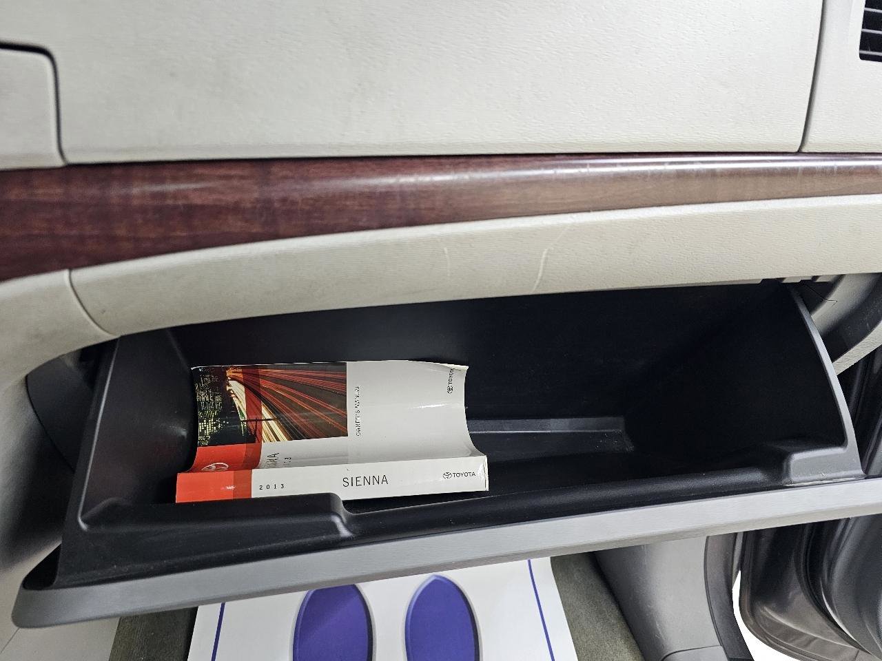 Used 2013 Toyota Sienna XLE image 41