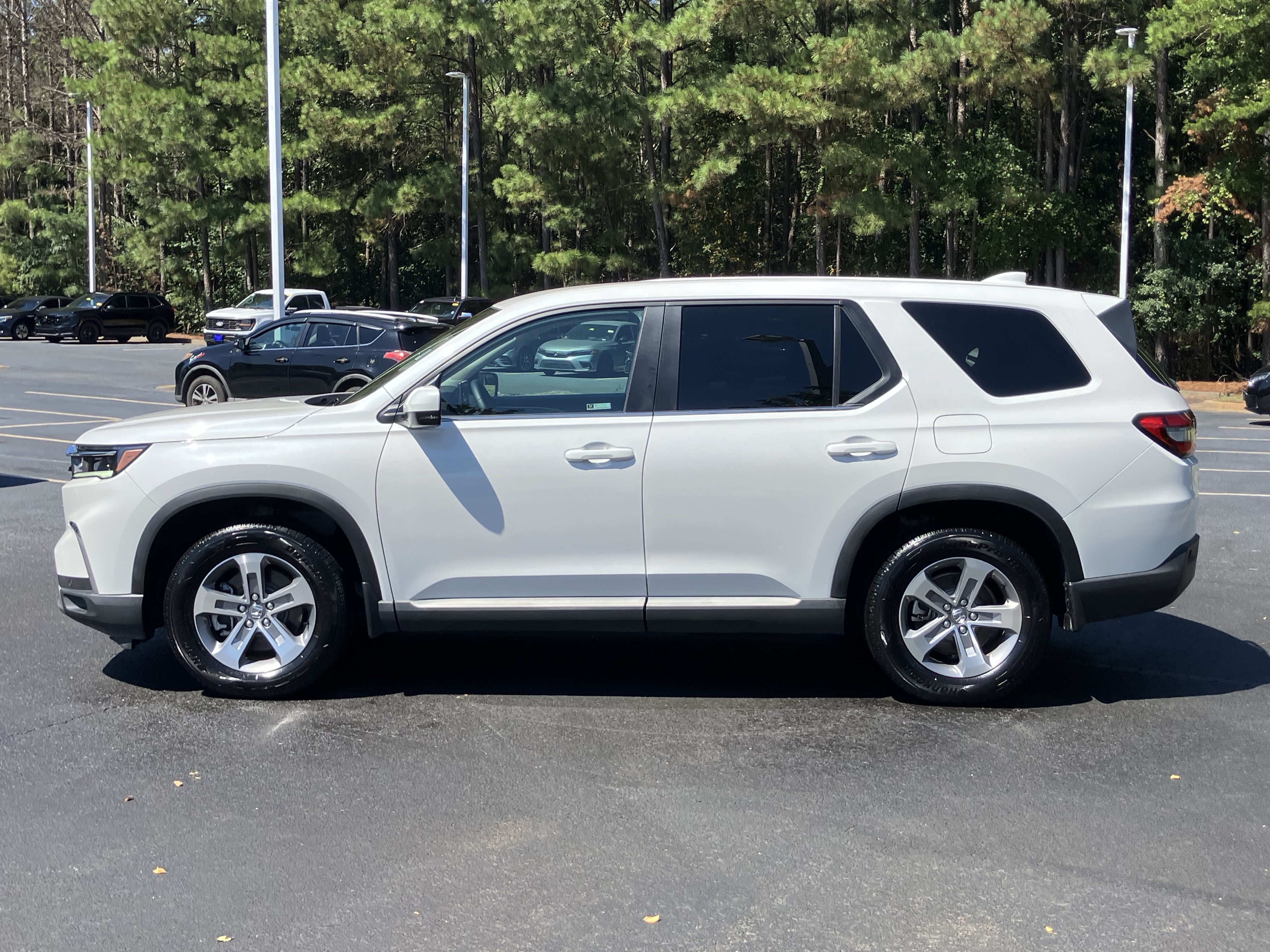 Used 2025 Honda Pilot EX-L image 7