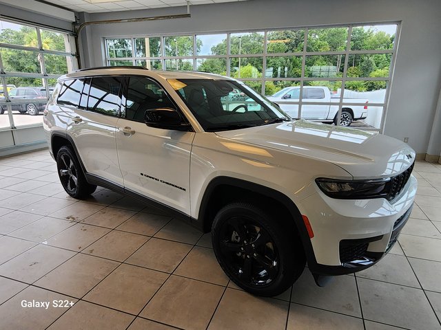 New 2024 Jeep Grand Cherokee L Altitude AWD/4WD image 3