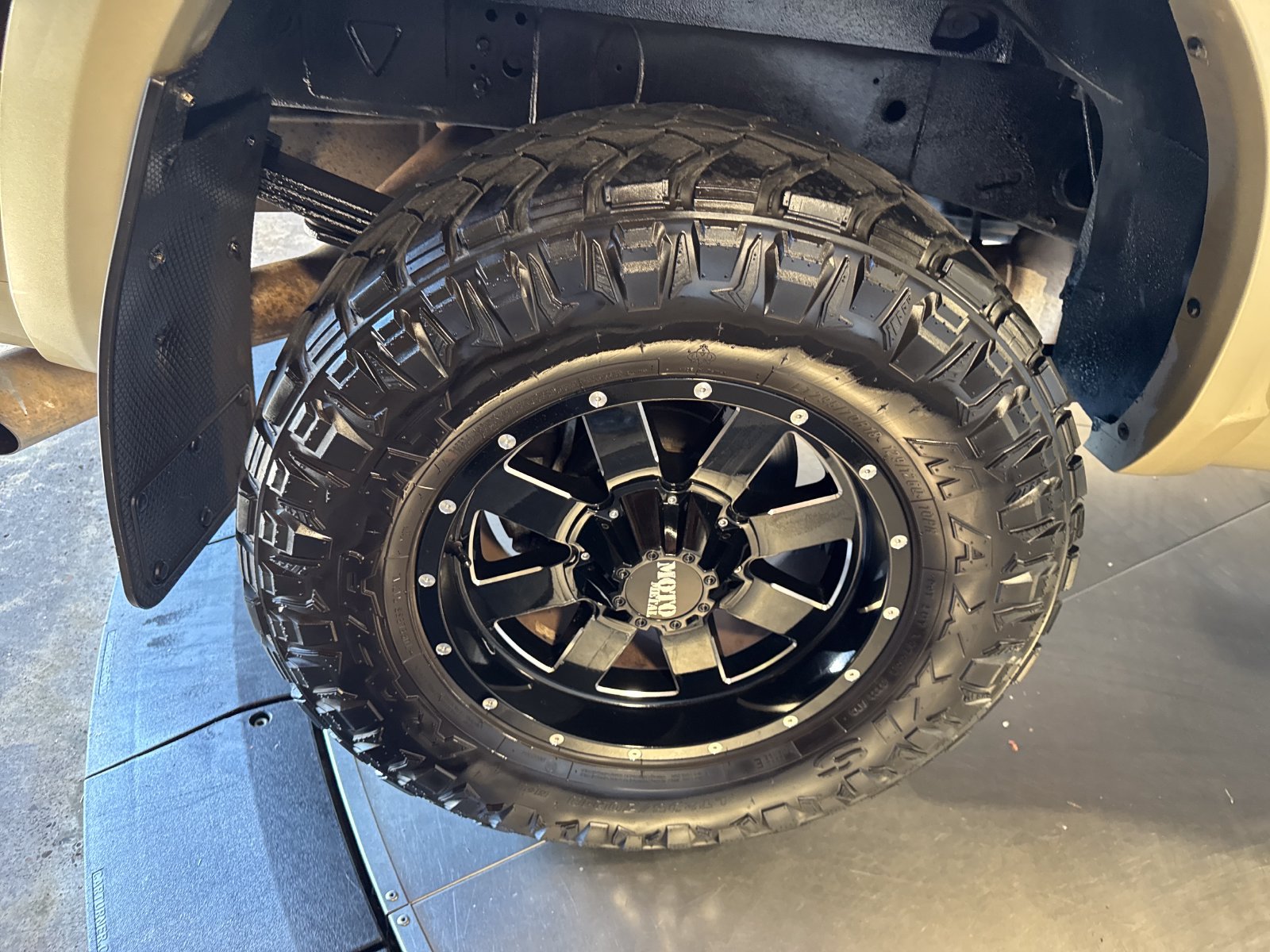 Used 2015 RAM 3500 Laramie Longhorn AWD/4WD image 8