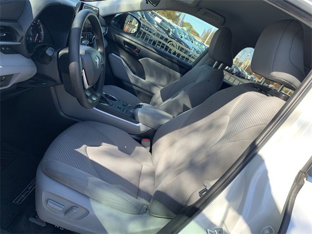 Certified 2023 Toyota Highlander L image 18