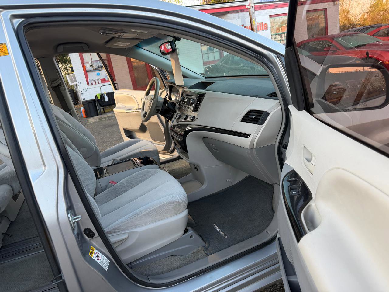 Used 2012 Toyota Sienna LE FWD image 15