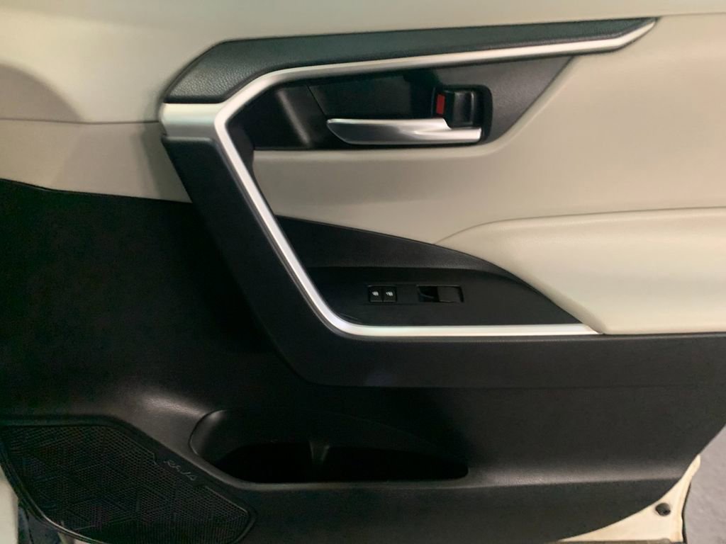 Used 2019 Toyota RAV4 XLE AWD/4WD image 21