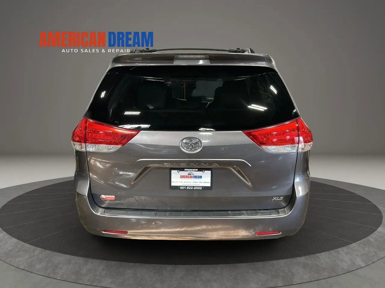 Used 2014 Toyota Sienna XLE FWD image 4