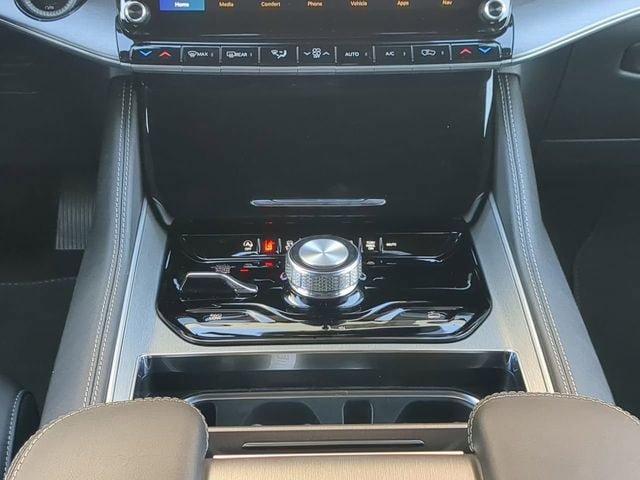 New 2026 Jeep Grand Wagoneer Limited w/ HD Trailer Tow Package AWD/4WD image 18