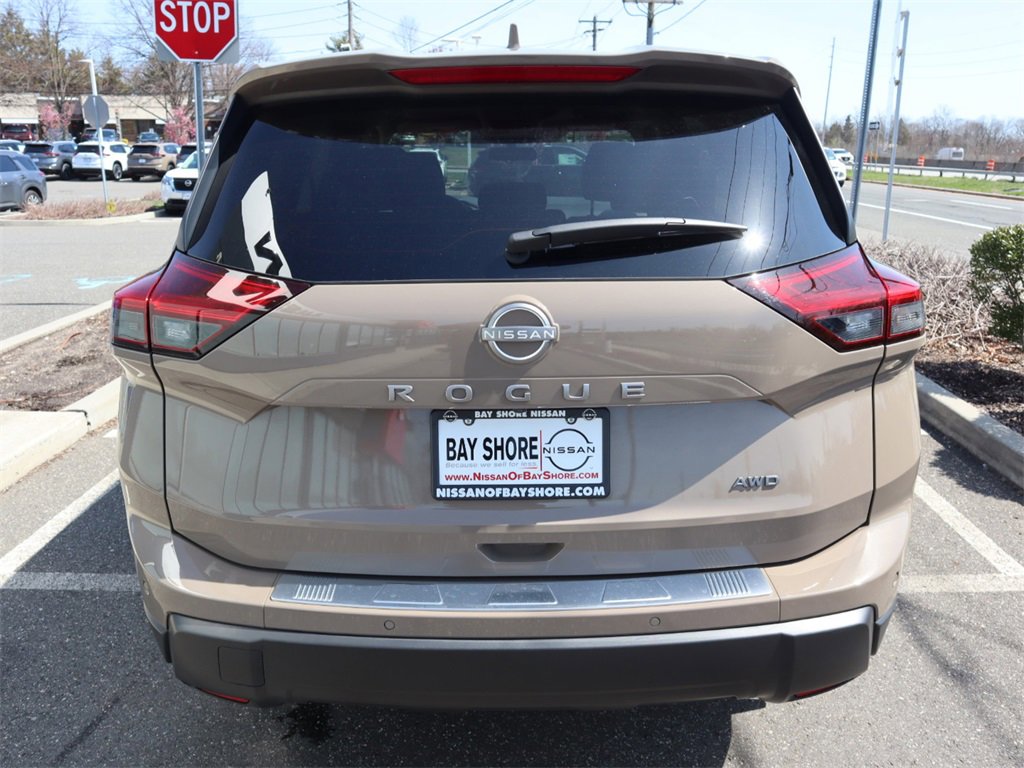 Certified 2025 Nissan Rogue SV image 7