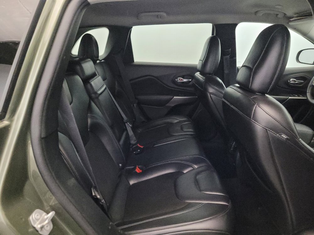Used 2019 Jeep Cherokee Latitude Plus AWD/4WD image 19